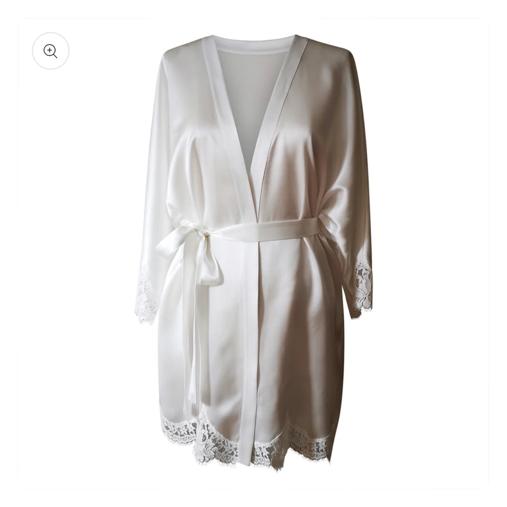 Natalie Begg French Lace Trim Elegant White Ivory Silk Robe